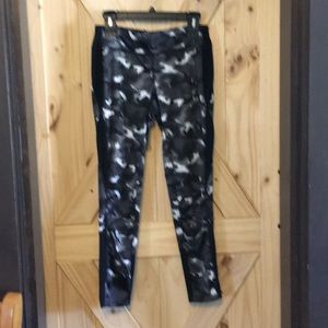 SOLD!! Final price drop-Avia leggings